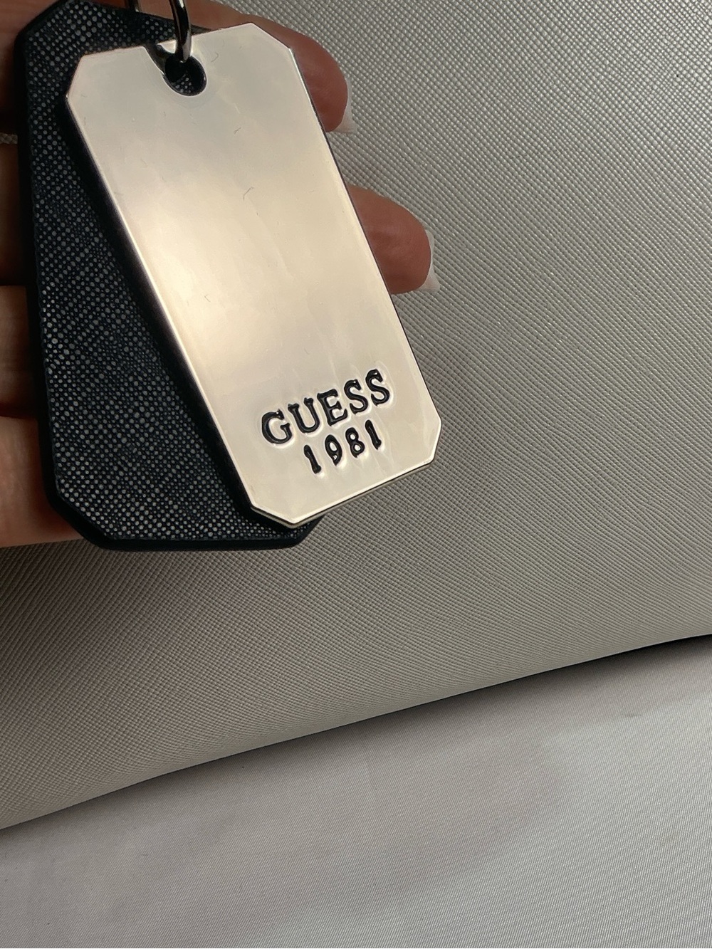 GUESS Cherie Status Carryall Satchel Colorblock Black White - Picture 4 of 16
